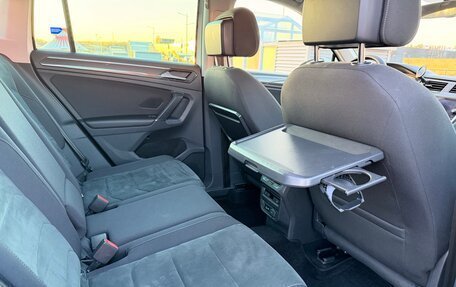 Volkswagen Tiguan II, 2018 год, 2 350 000 рублей, 13 фотография