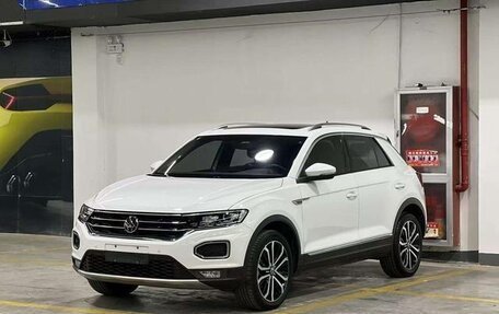 Volkswagen T-Roc I, 2022 год, 1 610 000 рублей, 1 фотография