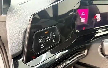 Volkswagen Golf VIII, 2021 год, 1 875 000 рублей, 10 фотография
