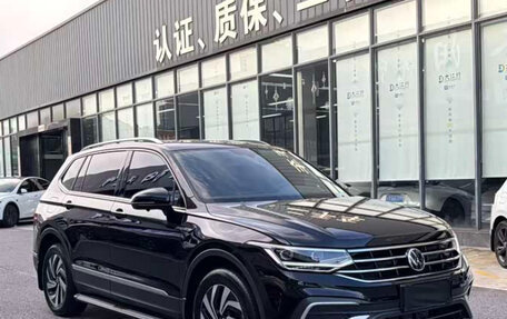 Volkswagen Tiguan II, 2023 год, 2 500 000 рублей, 3 фотография