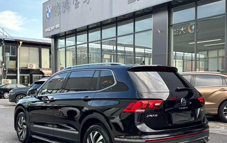 Volkswagen Tiguan II, 2023 год, 2 500 000 рублей, 4 фотография