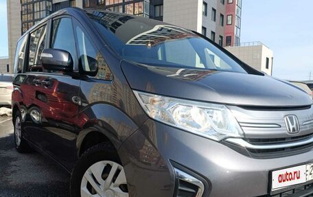 Honda Stepwgn IV, 2018 год, 1 950 000 рублей, 2 фотография