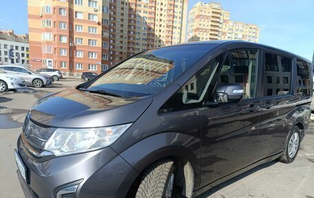Honda Stepwgn IV, 2018 год, 1 950 000 рублей, 4 фотография