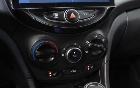 Hyundai Solaris II рестайлинг, 2015 год, 860 000 рублей, 21 фотография