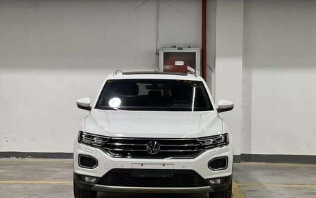 Volkswagen T-Roc I, 2022 год, 1 610 000 рублей, 2 фотография