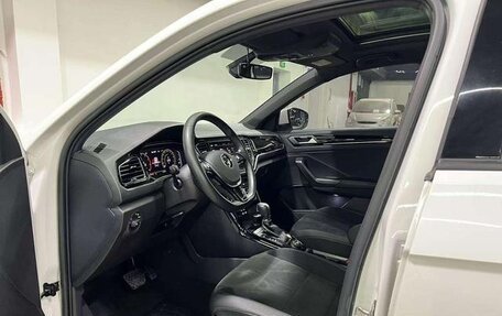 Volkswagen T-Roc I, 2022 год, 1 610 000 рублей, 6 фотография