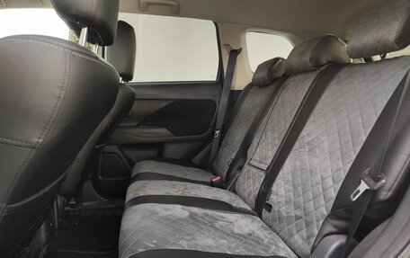 Mitsubishi Outlander III рестайлинг 3, 2019 год, 2 449 000 рублей, 7 фотография