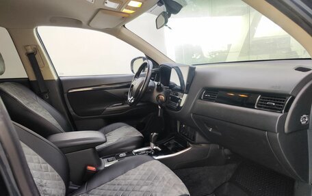 Mitsubishi Outlander III рестайлинг 3, 2019 год, 2 449 000 рублей, 5 фотография