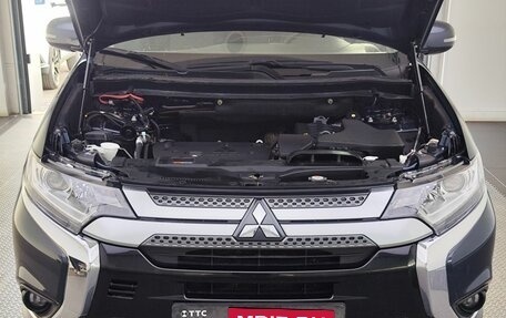 Mitsubishi Outlander III рестайлинг 3, 2019 год, 2 449 000 рублей, 15 фотография