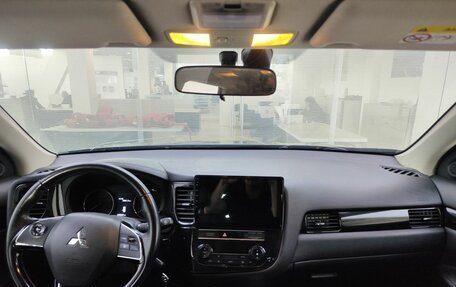 Mitsubishi Outlander III рестайлинг 3, 2019 год, 2 449 000 рублей, 18 фотография