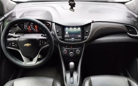 Chevrolet Trax, 2021 год, 1 045 000 рублей, 8 фотография