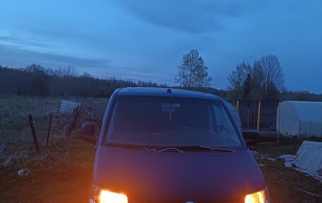 Volkswagen Transporter T5 рестайлинг, 2004 год, 490 000 рублей, 1 фотография