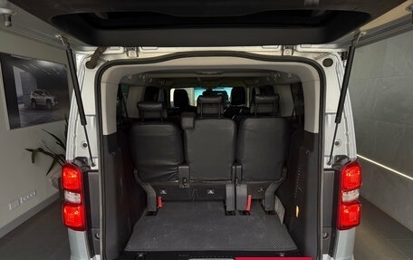 Peugeot Traveller I, 2019 год, 2 049 000 рублей, 21 фотография