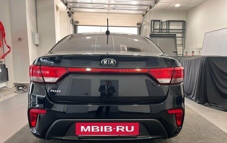 KIA Rio IV, 2018 год, 949 900 рублей, 2 фотография
