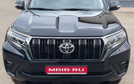 Toyota Land Cruiser Prado 150 рестайлинг 2, 2021 год, 7 100 000 рублей, 2 фотография