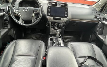 Toyota Land Cruiser Prado 150 рестайлинг 2, 2021 год, 7 100 000 рублей, 10 фотография