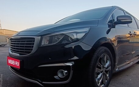 KIA Carnival III, 2016 год, 2 350 000 рублей, 2 фотография