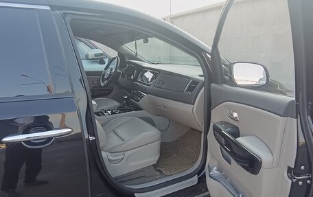 KIA Carnival III, 2016 год, 2 350 000 рублей, 7 фотография