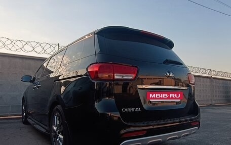 KIA Carnival III, 2016 год, 2 350 000 рублей, 4 фотография