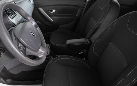 Renault Logan II, 2017 год, 889 000 рублей, 9 фотография