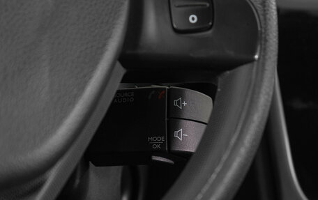 Renault Logan II, 2017 год, 889 000 рублей, 17 фотография