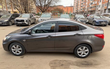 Hyundai Solaris II рестайлинг, 2011 год, 900 000 рублей, 4 фотография