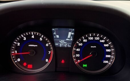 Hyundai Solaris II рестайлинг, 2011 год, 900 000 рублей, 12 фотография