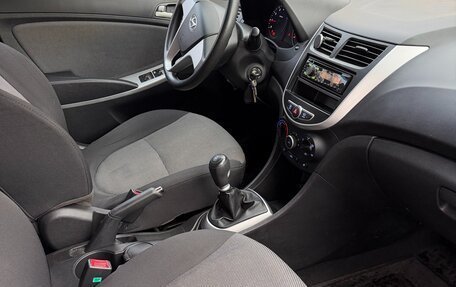 Hyundai Solaris II рестайлинг, 2011 год, 900 000 рублей, 11 фотография