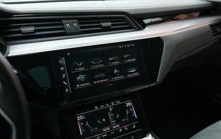 Audi e-tron Sportback I, 2020 год, 5 250 000 рублей, 33 фотография