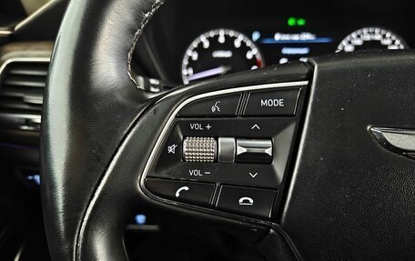 Genesis G90 I рестайлинг, 2019 год, 2 155 000 рублей, 15 фотография