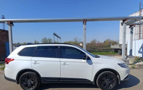 Mitsubishi Outlander III рестайлинг 3, 2021 год, 2 980 000 рублей, 5 фотография