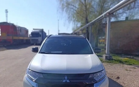 Mitsubishi Outlander III рестайлинг 3, 2021 год, 2 980 000 рублей, 3 фотография