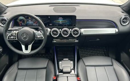 Mercedes-Benz GLB, 2022 год, 2 400 000 рублей, 11 фотография