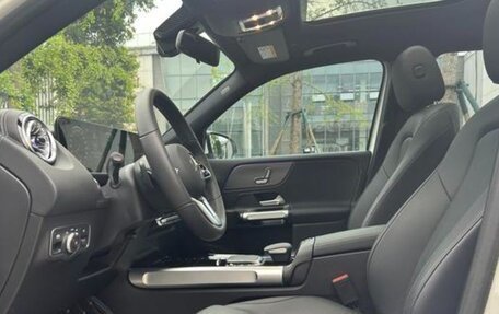 Mercedes-Benz GLB, 2022 год, 2 400 000 рублей, 13 фотография