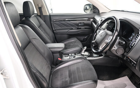 Mitsubishi Outlander III рестайлинг 3, 2018 год, 2 329 000 рублей, 8 фотография