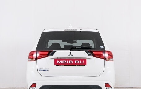 Mitsubishi Outlander III рестайлинг 3, 2018 год, 2 329 000 рублей, 6 фотография