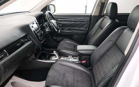Mitsubishi Outlander III рестайлинг 3, 2018 год, 2 329 000 рублей, 14 фотография