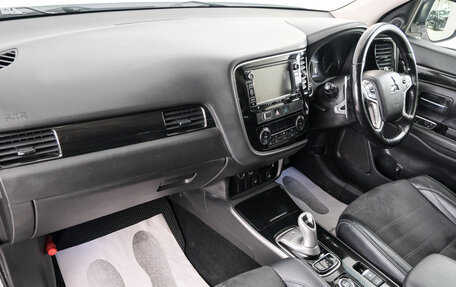 Mitsubishi Outlander III рестайлинг 3, 2018 год, 2 329 000 рублей, 13 фотография
