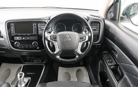 Mitsubishi Outlander III рестайлинг 3, 2018 год, 2 329 000 рублей, 15 фотография