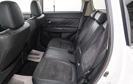 Mitsubishi Outlander III рестайлинг 3, 2018 год, 2 329 000 рублей, 25 фотография
