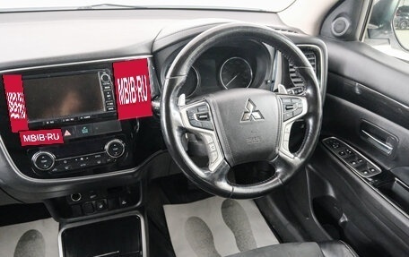 Mitsubishi Outlander III рестайлинг 3, 2018 год, 2 329 000 рублей, 10 фотография
