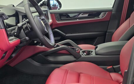 Porsche Cayenne III, 2024 год, 17 990 000 рублей, 13 фотография