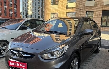 Hyundai Solaris II рестайлинг, 2011 год, 895 000 рублей, 4 фотография