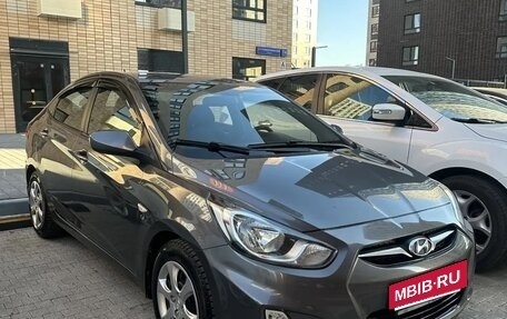 Hyundai Solaris II рестайлинг, 2011 год, 895 000 рублей, 2 фотография