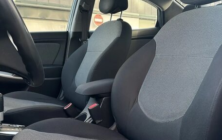 Hyundai Solaris II рестайлинг, 2011 год, 895 000 рублей, 21 фотография