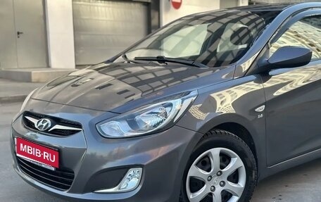 Hyundai Solaris II рестайлинг, 2011 год, 895 000 рублей, 16 фотография