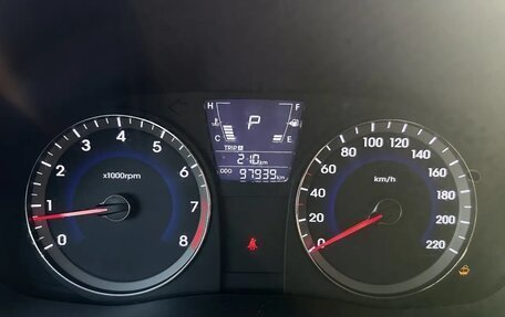 Hyundai Solaris II рестайлинг, 2011 год, 895 000 рублей, 30 фотография