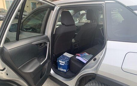 Toyota RAV4, 2019 год, 1 980 000 рублей, 7 фотография