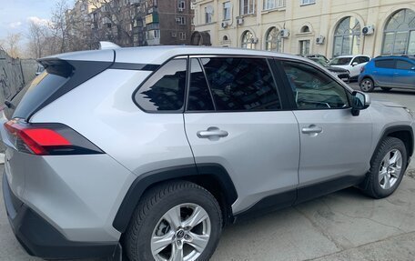 Toyota RAV4, 2019 год, 1 980 000 рублей, 5 фотография