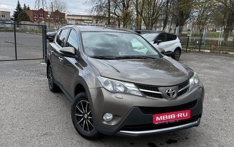 Toyota RAV4, 2013 год, 1 800 000 рублей, 2 фотография